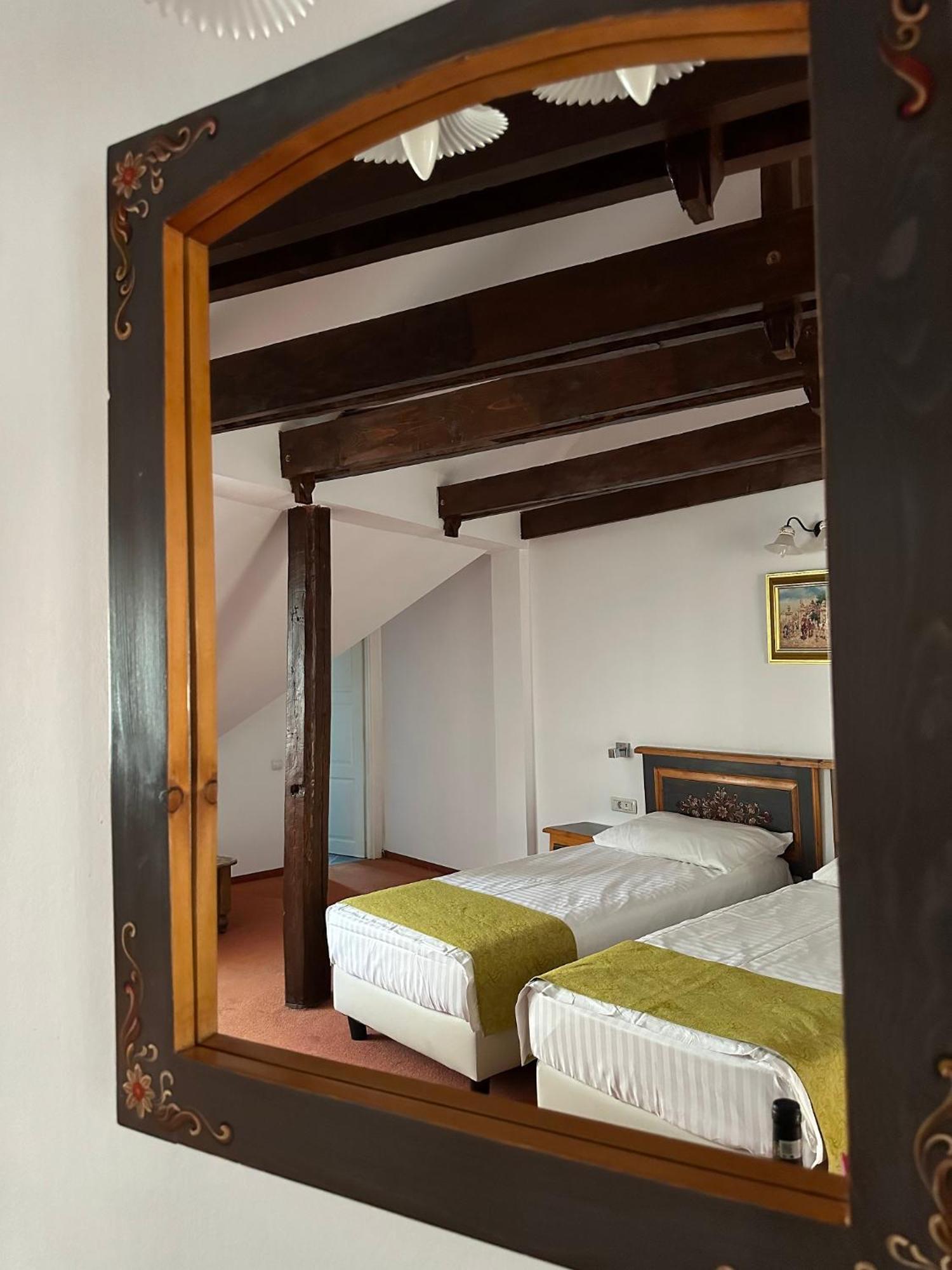 Hotel Traube Medias Exterior photo